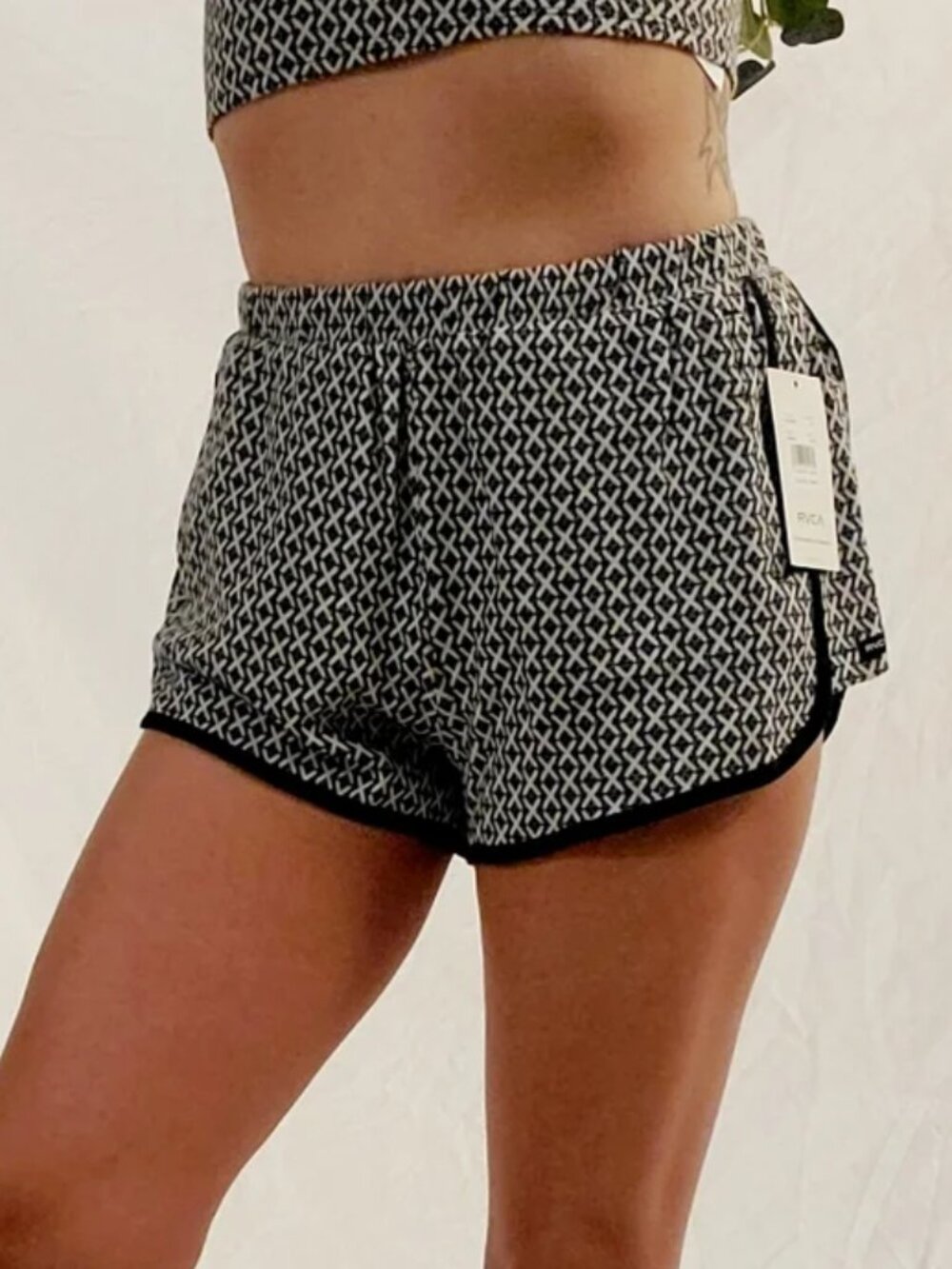RVCA Brookes Black&White Crosshatch - Size Large